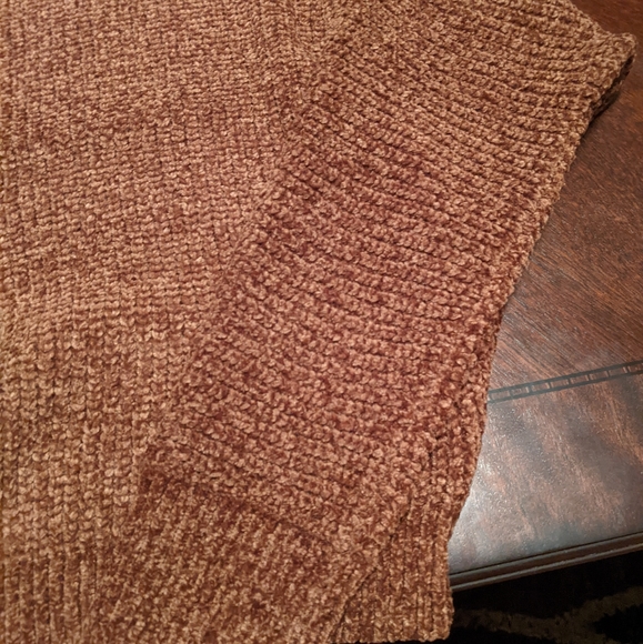 🌹SALE -- HAZELNUT CHENILLE V NECK SWEATER - Picture 6 of 7